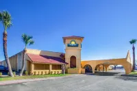 Days Inn by Wyndham Del Rio فنادق في ديل ريو