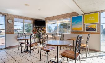 Days Inn by Wyndham Mountain Home