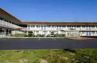 Super 8 by Wyndham Turlock Hotel di Turlock