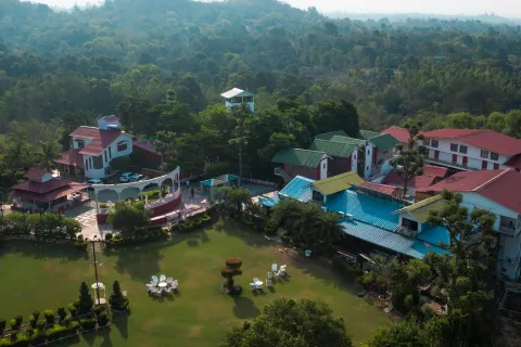 Hunky Dory Resort and Spa