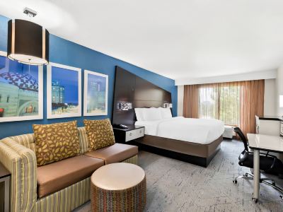 Holiday Inn Express ATLANTA GALLERIA-BALLPARK AREA by IHG