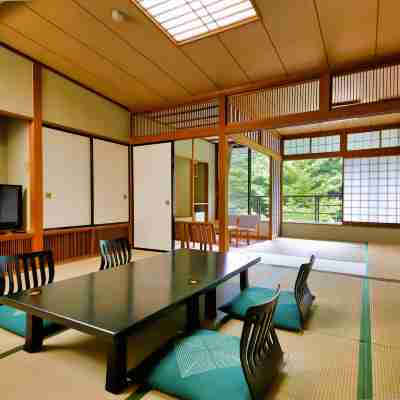 雨情の宿新つた Rooms