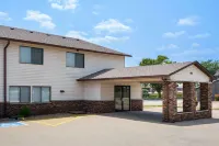 Super 8 by Wyndham Dyersville Near Field of Dreams