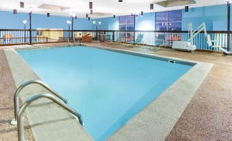 Days Inn & Suites by Wyndham Grand Rapids Near Downtown