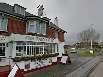 Harper's Steakhouse with Rooms, Southampton Swanwick Marina Hotel dekat Shackleton Accommodation