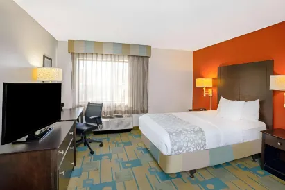 La Quinta Inn & Suites by Wyndham Houston NW Brookhollow