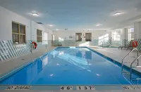 Holiday Inn & Suites KAMLOOPS by IHG - Kolam Renang