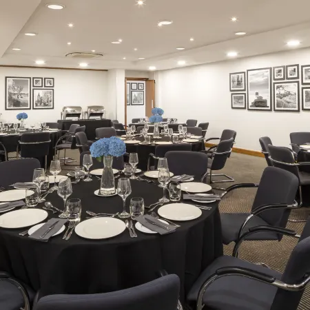 Holiday Inn LONDON - GATWICK AIRPORT by IHG