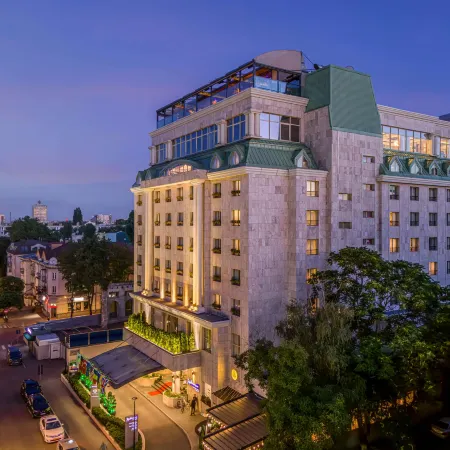 Radisson Blu Leogrand Chisinau Отели рядом с достопримечательностью «Триумфальная Арка»