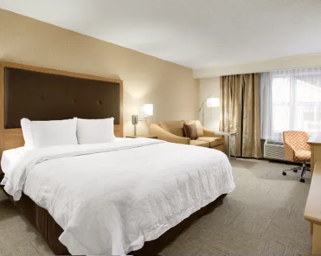 Hampton Inn & Suites Cleveland/Independence Hotels in Independence
