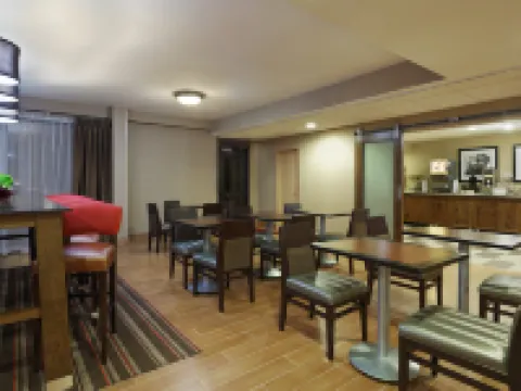 ハンプトン  イン ローリー / ケーリー ケーリーのホテル