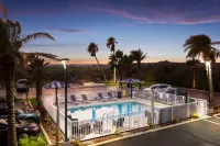 Ocean Sands Beach Inn - Beach