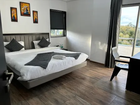 Sunny Executive Отели в г. Сатара