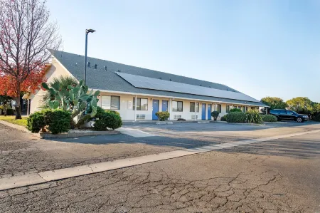 Super 8 by Wyndham Dunnigan