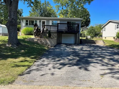 Cozy home with great outdoor space to relax, bbq or play with your fur baby. - Boutique