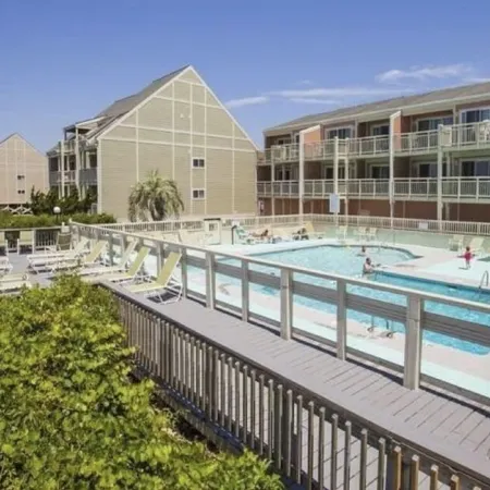 Bright and Beachy Oceanfront Condo - Linens included!