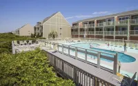 Bright and Beachy Oceanfront Condo - Linens included! - Beach