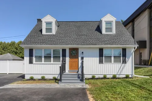 4Bd/2ba home Sleeps 8 *Newly Renovated* 2 minutes to all Hershey attractions! Hotels in Derry Township