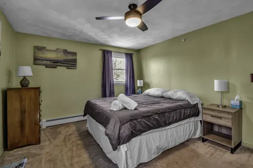 Quiet suburban home 10 minutes from airport/25 min from Niagara Falls Hotel a Depew