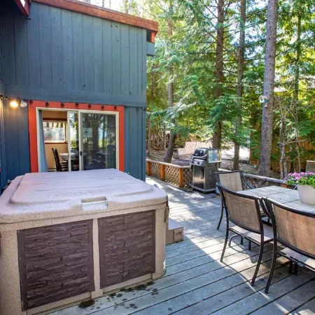 Cozy Mtn. Home with Private Hot Tub - Sleeps 10 1 Mile from Base of Mountain