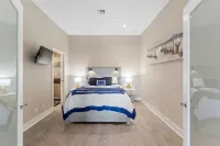Waterfront, Musical Fountain, Lake MI views, luxury condo downtown