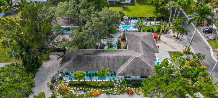 Salty Lime Villa 2-Riverview w/Pool on Riverwalk, Near Ami Beaches, Pet Friendly ブレーデントンのホテル