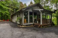 Mountain views ⛰️ 5 min to trails, waterfall & river