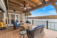 Lake House Retreat on Beautiful Canandaigua Lake Sleeps 12 فنادق في Middlesex