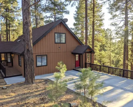 5Br Flagstaff Cabin • Deck • Games • 1 Acre• Hiking 卡馳納山莊酒店