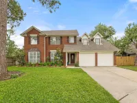 Amazing Bay Villa Near NASA with Pool & Pool Table Hotels near Space Center Houston