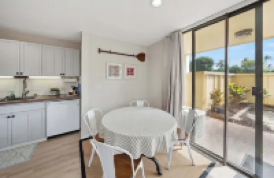 Newly Renovated Condo Within a Short Walk to Ritz-Carlton Resort and Beaches 卡夫庫酒店