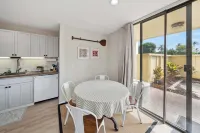 Newly Renovated Condo Within a Short Walk to Ritz-Carlton Resort and Beaches Hoteles en Kahuku