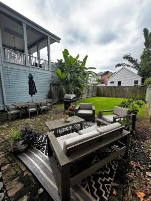 Stunning Greek Revival in Lower Garden District. Steps from Magazine St! Hotels in Lower Garden District
