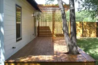 Urban Retreat: 2 King Suites + Bunks, Walk to Park Hotels in Lackland AFB