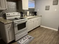 Cozy 1 bedroom guesthouse apartment near downtown & riverwalk