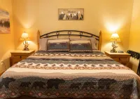 Relaxing, quiet cabin with jacuzzi, arcade and golf