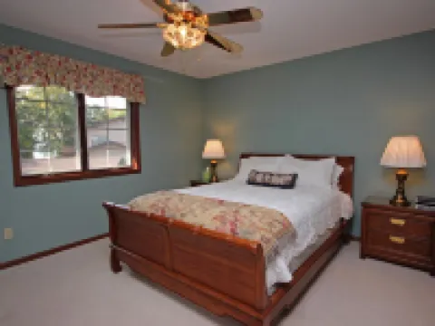 Lake Pointe Lodge: 6Br Lakefront Retreat w/ Free Pontoon, Dock & Firepit Hotels in La Grand Township