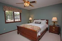 Lake Pointe Lodge: 6Br Lakefront Retreat w/ Free Pontoon, Dock & Firepit