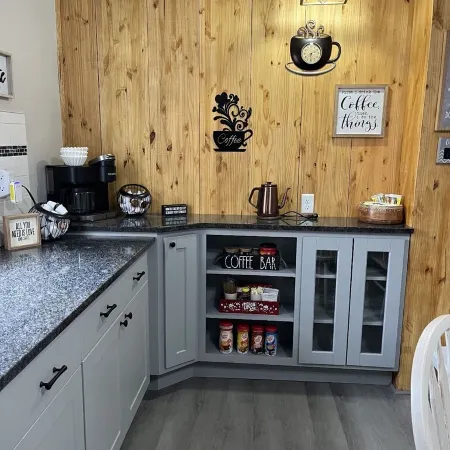 Fully renovated cozy home in the heart of Salmon! No cleaning fees!