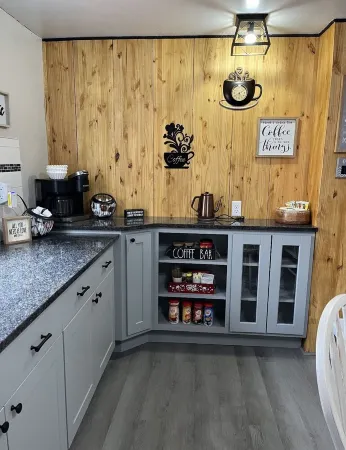 Fully renovated cozy home in the heart of Salmon! No cleaning fees!