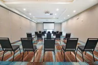Home2 Suites by Hilton Beloit - Pools