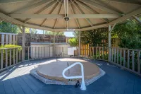 CASTAWAY on Lake Hamilton - 3 bedroom with boat slip