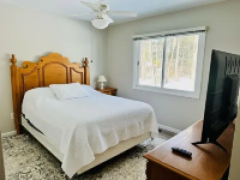 Cozy house in Indian River. Walking distance to Burt Lake and the public Beach.