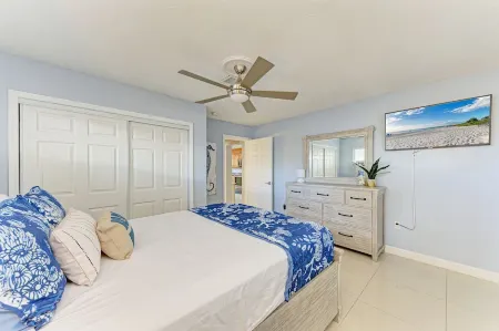 IMG - Coastal Heaven Pool & Games 4BR 6 miles to the beach! Отели рядом с достопримечательностью «Запад Гейт»