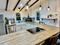 Historic Cottage Downtown Macon with off street parking