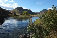 Freshly Remodeled 2 Bedroom, Full Kitchen, living Room Suite, in Cascade unit #1