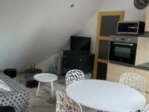 Charming apartment in Granville 格朗維爾酒店