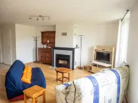 Large apartment on the 2nd floor in a townhouse Hotels in Embrun