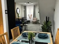 Stylish Home in Linlithgow | Near Edinburgh Airport | Free Parking | Free WiFi Hotels in Linlithgow