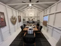 Remodeled Riverside Cottage w/sunroom, She-shed. Walk to golf, tennis, Botanica,